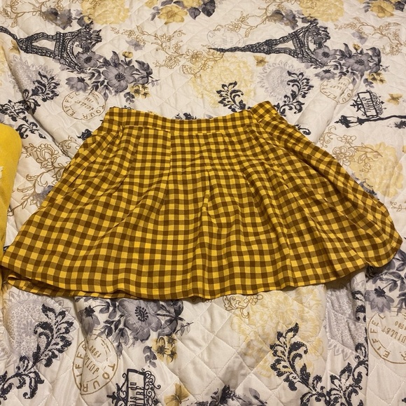 yellow and brown pleated skirt - Picture 1 of 2